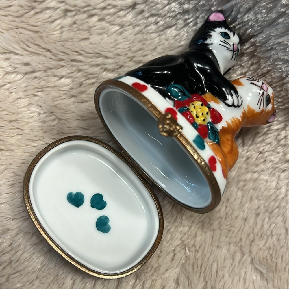 LIMOGES France Playful Cats Trinket Box - Picture 9 of 10